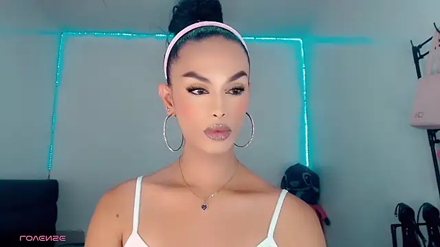 Snapshot of _Riannagarcia_ chatting on October 28, 3:10 am Riannagarcia online show from October 28, 3:10 am