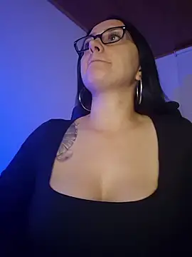 preetypeach online show from March 18, 4:26 am