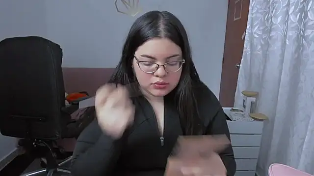 Snapshot of Aria_Fullbuster chatting on December 5, 8:49 pm Aria Fullbuster online show from December 5, 8:49 pm