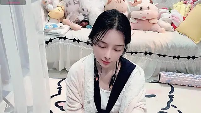 AKiKi711 online show from April 28, 4:56 pm
