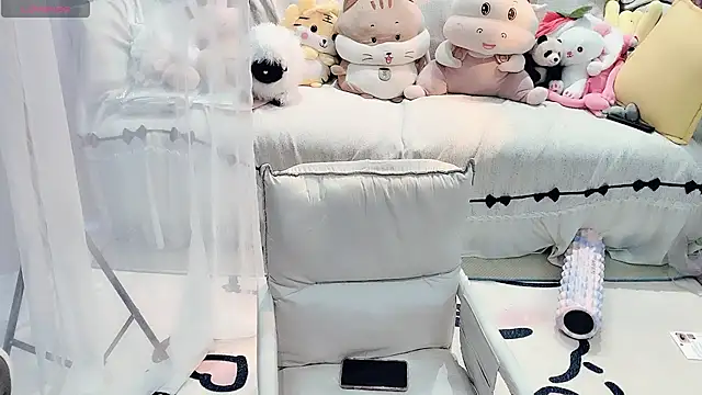 AKiKi711 online show from July 8, 4:50 am