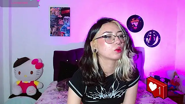 Snapshot of squirt_charlott chatting on February 10, 6:03 pm squirt charlott online show from February 10, 6:03 pm