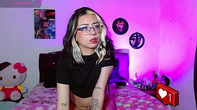 Snapshot of squirt_charlott chatting on February 11, 12:16 pm squirt charlott online show from February 11, 12:16 pm