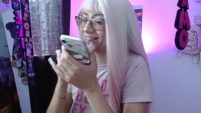 Snapshot of squirt_charlott chatting on September 20, 7:15 pm squirt charlott online show from September 20, 7:15 pm