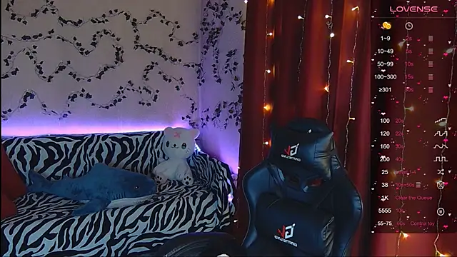 Snapshot of Sidney_blush chatting on January 17, 2:39 am Sidney blush online show from January 17, 2:39 am