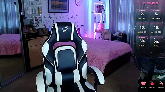 Snapshot of Sidney_blush chatting on September 15, 6:24 am Sidney blush online show from September 15, 6:24 am