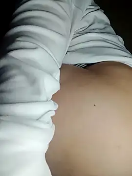 Snapshot of eylimeme chatting on February 16, 9:48 am eylimeme online show from February 16, 9:48 am