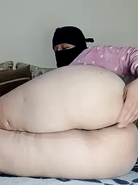 Snapshot of eylimeme chatting on February 23, 8:44 pm eylimeme online show from February 23, 8:44 pm