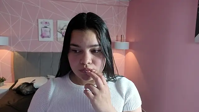 Snapshot of zara__sweet chatting on August 3, 4:33 pm zara sweet online show from August 3, 4:33 pm