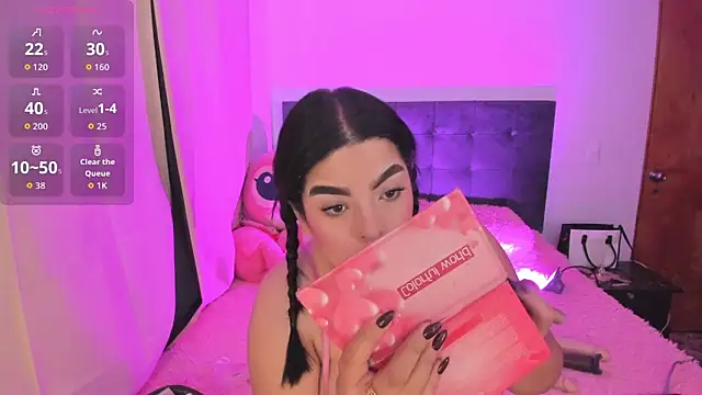 Kylie2211 online show from May 9, 1:22 am