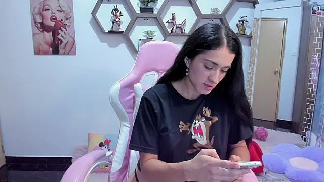 Snapshot of SharonSander chatting on May 7, 12:27 am SharonSander online show from May 7, 12:27 am