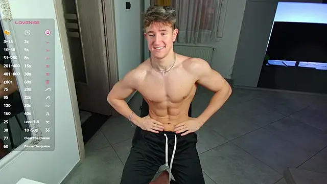 Snapshot of ChristianLevine_ chatting on September 13, 5:18 am ChristianLevine online show from September 13, 5:18 am