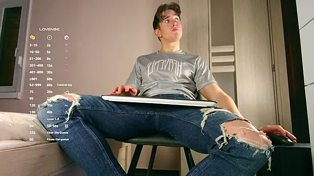 Snapshot of ChristianLevine_ chatting on December 1, 4:39 am ChristianLevine online show from December 1, 4:39 am