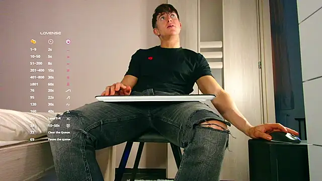 Snapshot of ChristianLevine_ chatting on December 3, 4:49 pm ChristianLevine online show from December 3, 4:49 pm