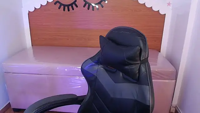 carlie mayer v online show from December 18, 4:18 am