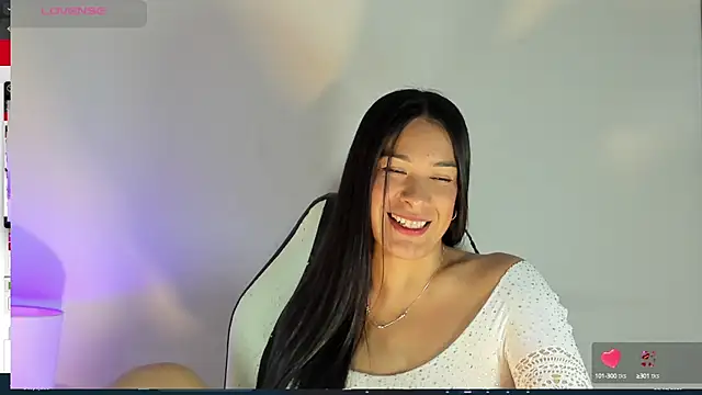 Snapshot of bella_hadid1_ chatting on February 16, 7:04 am bella hadid1  online show from February 16, 7:04 am
