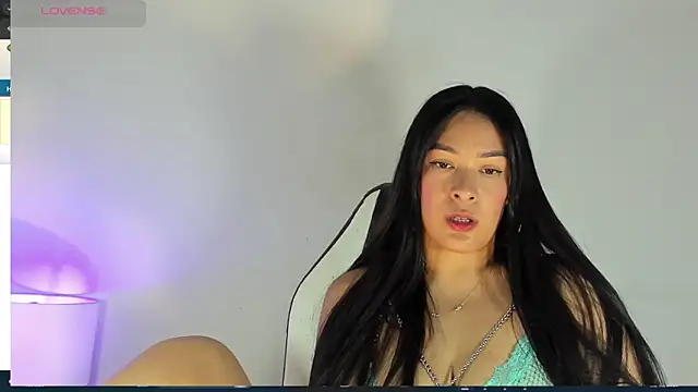 Snapshot of bella_hadid1_ chatting on February 22, 7:03 pm bella hadid1  online show from February 22, 7:03 pm