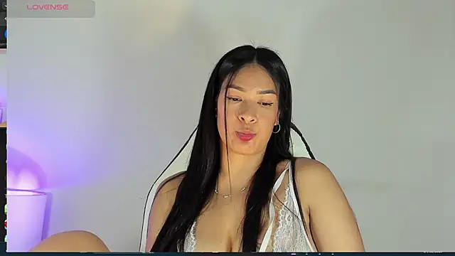 Snapshot of bella_hadid1_ chatting on February 24, 6:26 pm bella hadid1  online show from February 24, 6:26 pm
