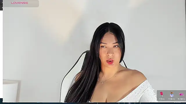 Snapshot of bella_hadid1_ chatting on March 2, 5:58 pm bella hadid1  online show from March 2, 5:58 pm