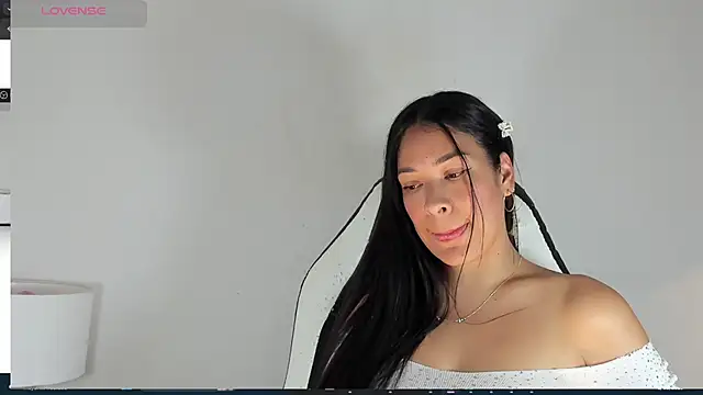 Snapshot of bella_hadid1_ chatting on March 2, 9:01 pm bella hadid1  online show from March 2, 9:01 pm
