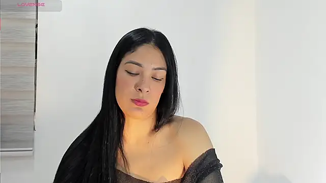Snapshot of bella_hadid1_ chatting on October 4, 7:45 pm bella hadid1  online show from October 4, 7:45 pm