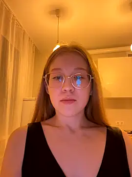 Eva Weyne online show from November 15, 8:27 pm