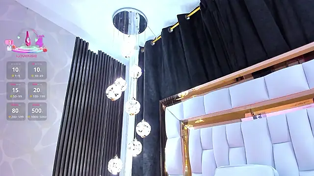 SarayRoyse online show from March 8, 7:50 pm