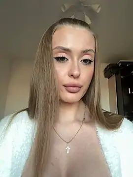 Snapshot of Sweet__Milly chatting on June 3, 4:45 pm Sweet Milly online show from June 3, 4:45 pm