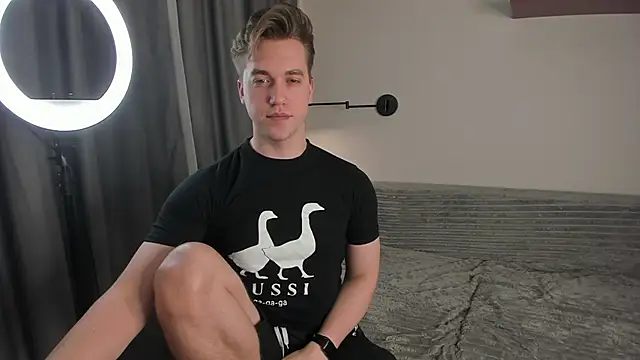 AustinButler online show from December 1, 7:58 pm