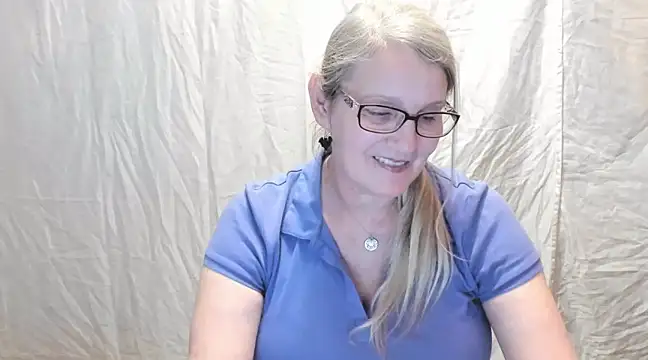 Snapshot of irinamaux chatting on February 20, 5:07 pm irinamaux online show from February 20, 5:07 pm