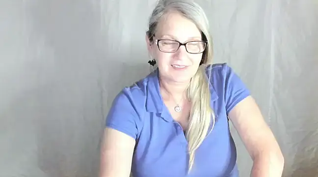 Snapshot of irinamaux chatting on February 21, 5:09 pm irinamaux online show from February 21, 5:09 pm