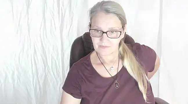 Snapshot of irinamaux chatting on February 23, 12:16 pm irinamaux online show from February 23, 12:16 pm