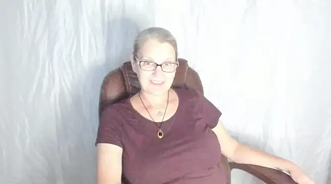 Snapshot of irinamaux chatting on February 23, 3:18 pm irinamaux online show from February 23, 3:18 pm