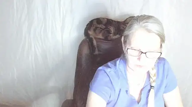 Snapshot of irinamaux chatting on February 25, 5:58 pm irinamaux online show from February 25, 5:58 pm