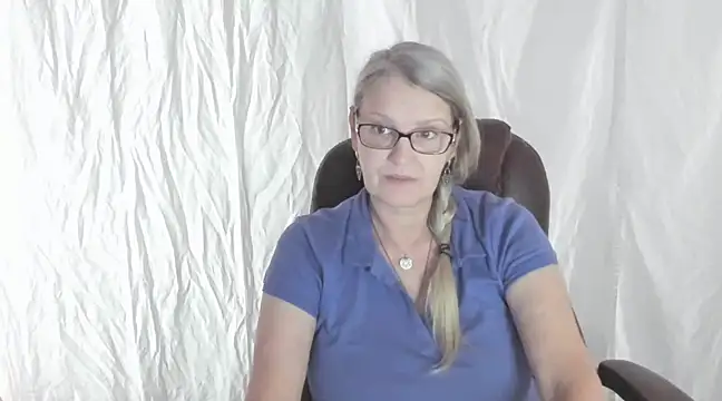 Snapshot of irinamaux chatting on February 26, 8:59 am irinamaux online show from February 26, 8:59 am