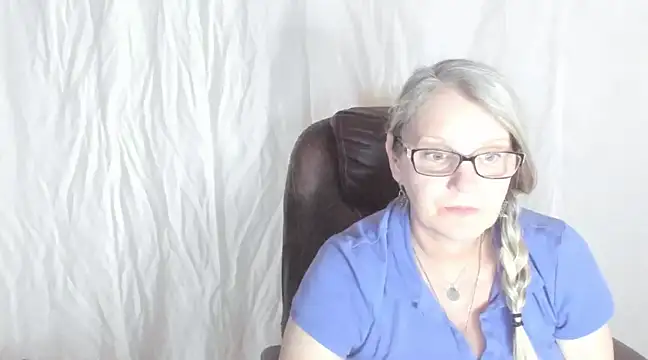 Snapshot of irinamaux chatting on February 26, 12:03 pm irinamaux online show from February 26, 12:03 pm