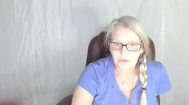 Snapshot of irinamaux chatting on February 26, 3:08 pm irinamaux online show from February 26, 3:08 pm