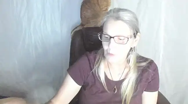 Snapshot of irinamaux chatting on February 27, 4:32 pm irinamaux online show from February 27, 4:32 pm