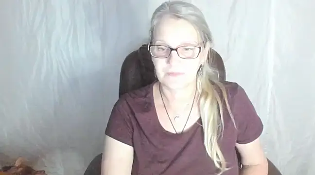 Snapshot of irinamaux chatting on February 27, 7:37 pm irinamaux online show from February 27, 7:37 pm