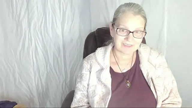 Snapshot of irinamaux chatting on February 28, 8:09 am irinamaux online show from February 28, 8:09 am