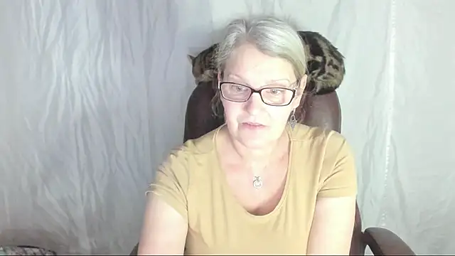 Snapshot of irinamaux chatting on March 5, 6:12 am irinamaux online show from March 5, 6:12 am