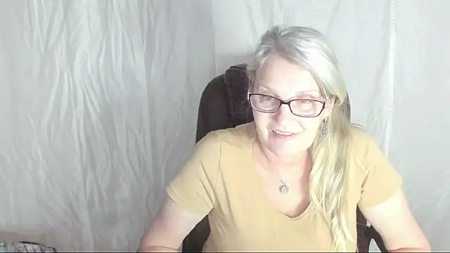 Snapshot of irinamaux chatting on March 5, 12:22 pm irinamaux online show from March 5, 12:22 pm