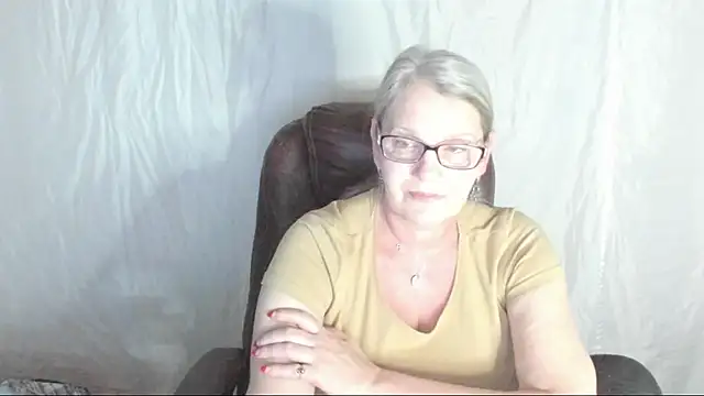 Snapshot of irinamaux chatting on March 5, 3:29 pm irinamaux online show from March 5, 3:29 pm