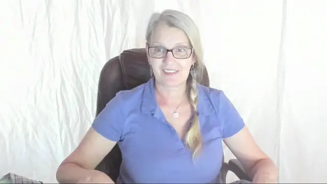 Snapshot of irinamaux chatting on March 7, 12:56 pm irinamaux online show from March 7, 12:56 pm