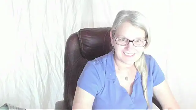 Snapshot of irinamaux chatting on March 8, 1:57 pm irinamaux online show from March 8, 1:57 pm