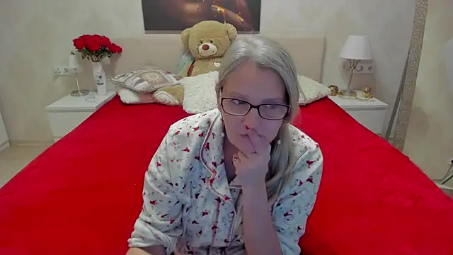 Snapshot of irinamaux chatting on March 14, 7:26 am irinamaux online show from March 14, 7:26 am