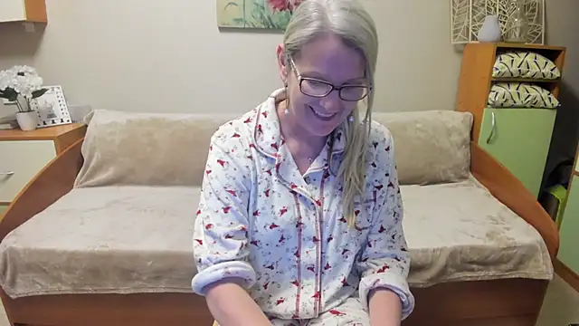 Snapshot of irinamaux chatting on March 15, 7:59 pm irinamaux online show from March 15, 7:59 pm