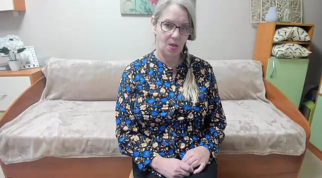 Snapshot of irinamaux chatting on March 16, 9:05 am irinamaux online show from March 16, 9:05 am