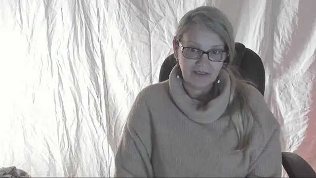 Snapshot of irinamaux chatting on March 22, 5:28 am irinamaux online show from March 22, 5:28 am