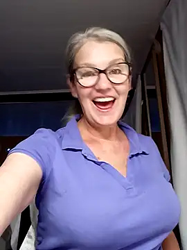 Snapshot of irinamaux chatting on September 10, 5:40 am irinamaux online show from September 10, 5:40 am